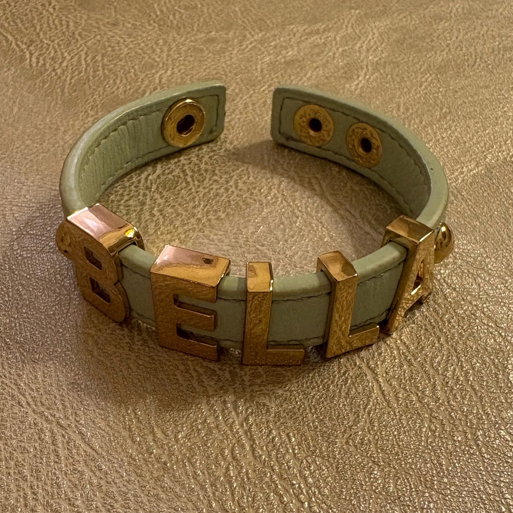 BCBG BELLA bracelet